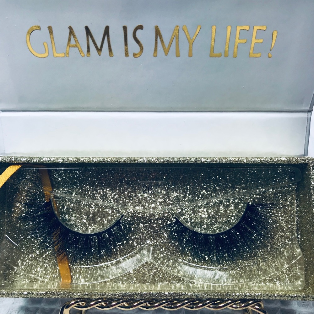 Lashes. Lash Name: Boojie Chic